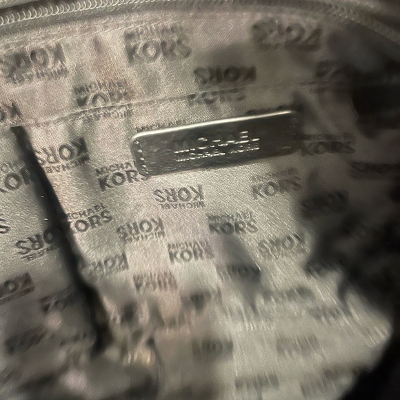 Authentic Large Michael Kors bag - Picture 4 of 16